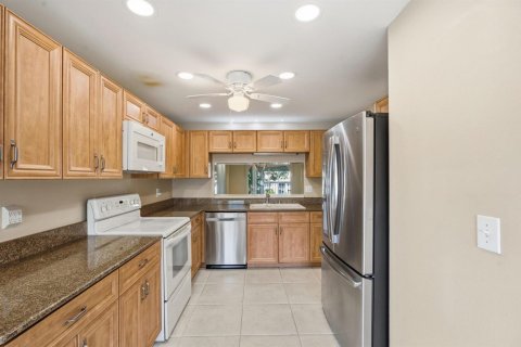 Condo in Lake Worth, Florida, 2 bedrooms  № 2399940 - photo 5
