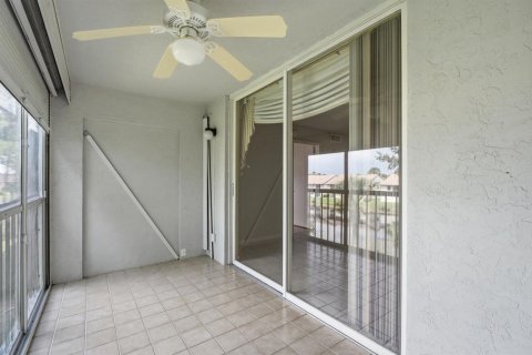 Condo in Lake Worth, Florida, 2 bedrooms  № 2399940 - photo 24