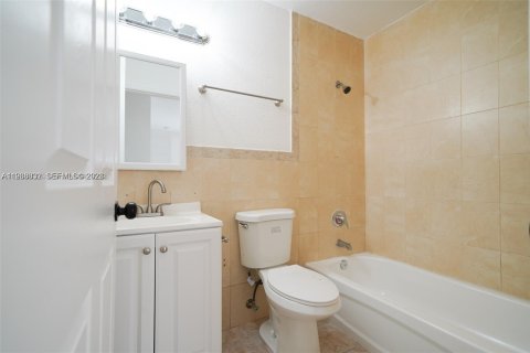 Villa ou maison à louer à Miami, Floride: 3 chambres, 116.13 m2 № 1995803 - photo 19