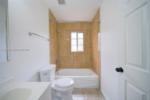 Villa ou maison à louer à Miami, Floride: 3 chambres, 116.13 m2 № 1995803 - photo 11