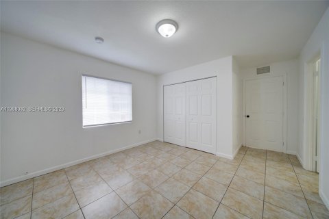 Villa ou maison à louer à Miami, Floride: 3 chambres, 116.13 m2 № 1995803 - photo 10