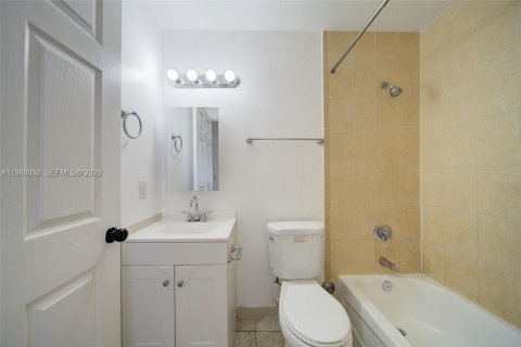 Villa ou maison à louer à Miami, Floride: 3 chambres, 116.13 m2 № 1995803 - photo 9