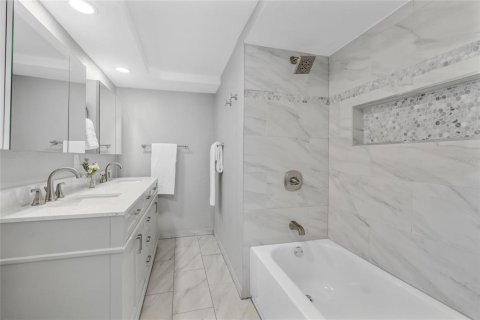 House in Port Richey, Florida 4 bedrooms, 172.98 sq.m. № 1913754 - photo 7