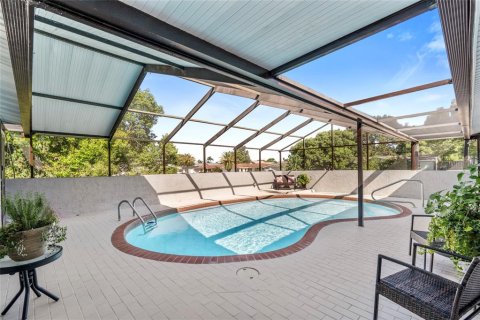 House in Port Richey, Florida 4 bedrooms, 172.98 sq.m. № 1913754 - photo 2