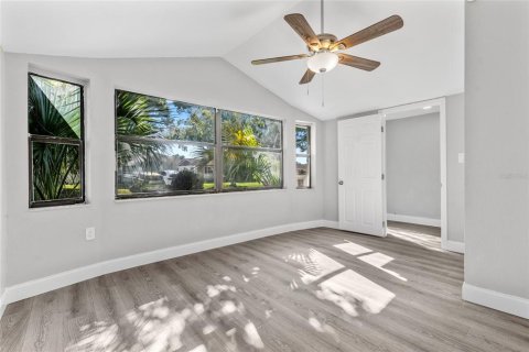House in Port Richey, Florida 4 bedrooms, 172.98 sq.m. № 1913754 - photo 22