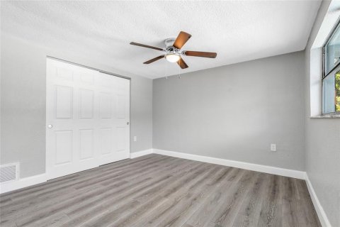 House in Port Richey, Florida 4 bedrooms, 172.98 sq.m. № 1913754 - photo 23
