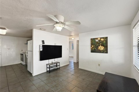 Appartement à louer à Seffner, Floride: 2 chambres, 75.25 m2 № 2430719 - photo 3