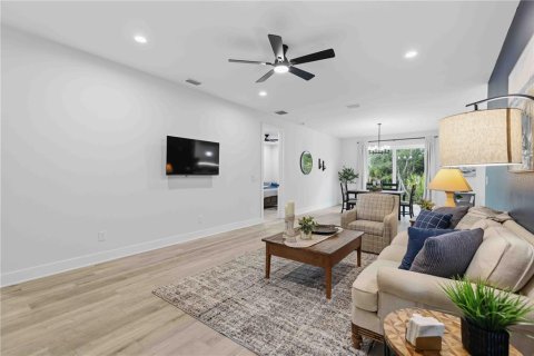 House in Port Charlotte, Florida 3 bedrooms, 162.86 sq.m. № 2420206 - photo 7