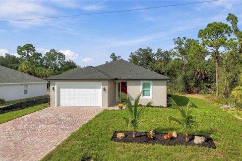House in Port Charlotte, Florida 3 bedrooms, 162.86 sq.m. № 2420206 - photo 2