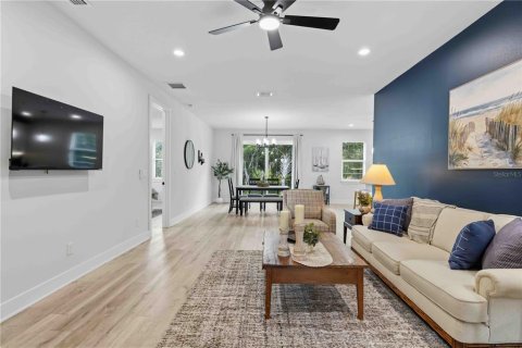 House in Port Charlotte, Florida 3 bedrooms, 162.86 sq.m. № 2420206 - photo 9