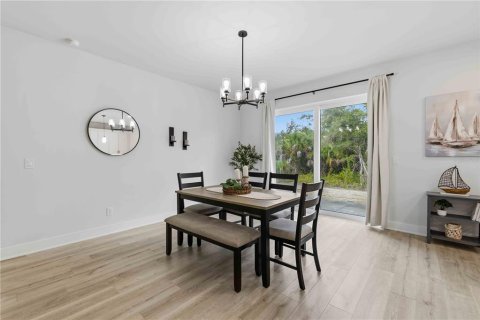 House in Port Charlotte, Florida 3 bedrooms, 162.86 sq.m. № 2420206 - photo 12
