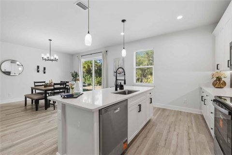House in Port Charlotte, Florida 3 bedrooms, 162.86 sq.m. № 2420206 - photo 21