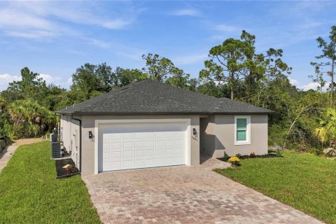 House in Port Charlotte, Florida 3 bedrooms, 162.86 sq.m. № 2420206 - photo 4