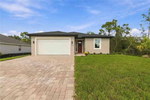 House in Port Charlotte, Florida 3 bedrooms, 162.86 sq.m. № 2420206