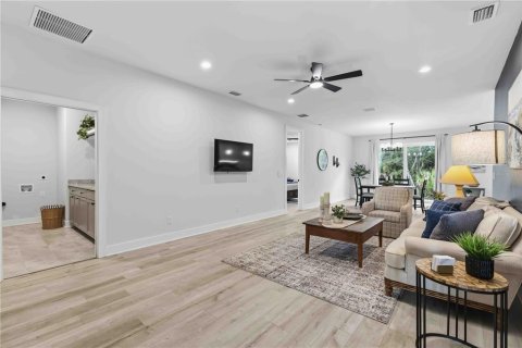 House in Port Charlotte, Florida 3 bedrooms, 162.86 sq.m. № 2420206 - photo 6