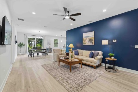 House in Port Charlotte, Florida 3 bedrooms, 162.86 sq.m. № 2420206 - photo 8