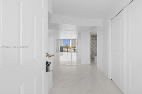 Copropriété à vendre à North Miami Beach, Floride: 2 chambres, 103.12 m2 № 1991865 - photo 7