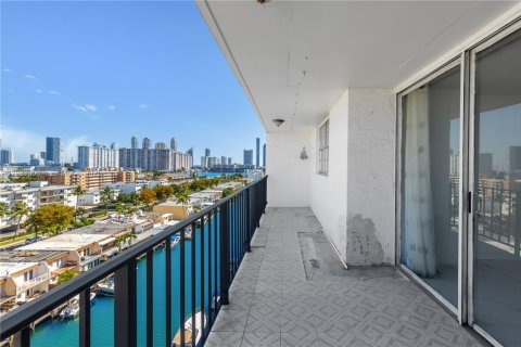 Copropriété à vendre à North Miami Beach, Floride: 2 chambres, 103.12 m2 № 1991865 - photo 29