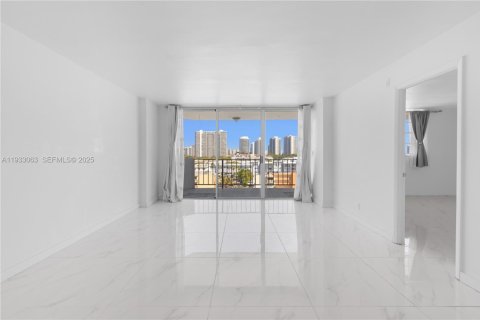 Copropriété à vendre à North Miami Beach, Floride: 2 chambres, 103.12 m2 № 1991865 - photo 6