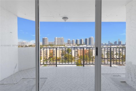 Copropriété à vendre à North Miami Beach, Floride: 2 chambres, 103.12 m2 № 1991865 - photo 8