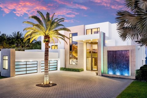 Купить виллу или дом в Хиллсборо-Бич, Флорида 7 спален, 938.41м2, № 1976387 - фото 5