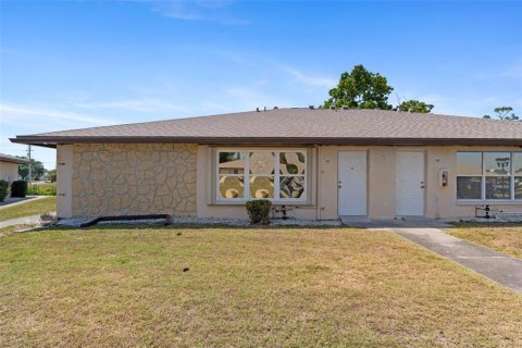 Casa en venta en Port Charlotte, Florida, 2 dormitorios, 76.64 m2 № 1735254 - foto 1