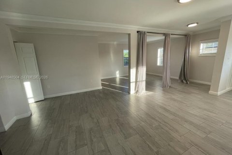 Снять в аренду квартиру в Майами, Флорида 1 спальня, № 2004490 - фото 2