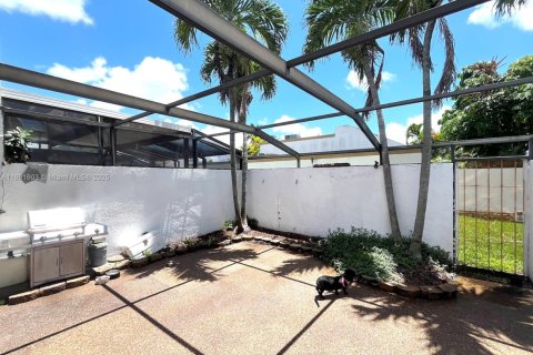 Townhouse in Miami, Florida 3 bedrooms, 162.95 sq.m. № 1891181 - photo 20