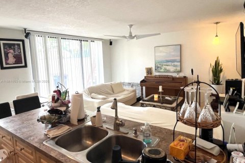 Townhouse in Miami, Florida 3 bedrooms, 162.95 sq.m. № 1891181 - photo 9