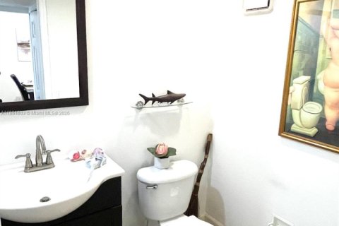 Townhouse in Miami, Florida 3 bedrooms, 162.95 sq.m. № 1891181 - photo 10