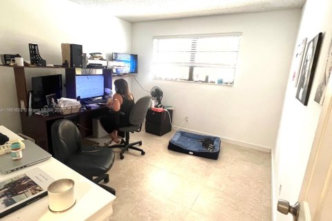 Townhouse in Miami, Florida 3 bedrooms, 162.95 sq.m. № 1891181 - photo 18