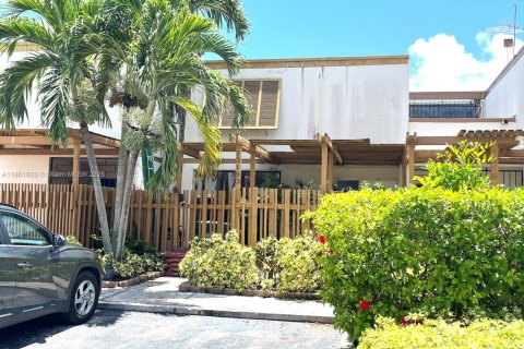 Townhouse in Miami, Florida 3 bedrooms, 162.95 sq.m. № 1891181 - photo 1