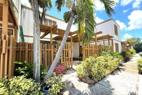 Townhouse in Miami, Florida 3 bedrooms, 162.95 sq.m. № 1891181 - photo 22