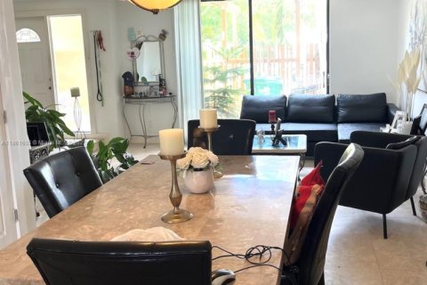 Townhouse in Miami, Florida 3 bedrooms, 162.95 sq.m. № 1891181 - photo 4