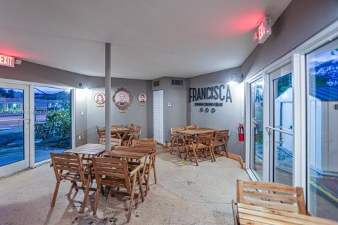 Commercial property in Miami, Florida № 1770805 - photo 2