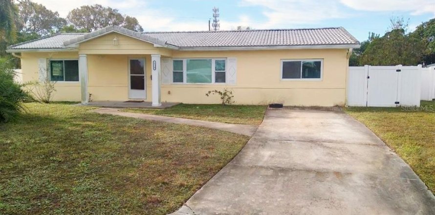 Villa ou maison à Saint Petersburg, Floride 3 chambres, 165.55 m2 № 2114234