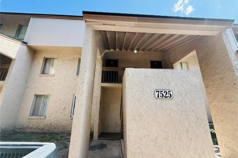 Condo à Tampa, Floride, 3 chambres  № 2360534
