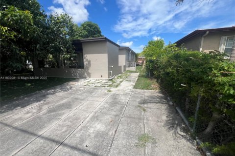 Villa ou maison à vendre à North Miami, Floride: 3 chambres, 94.2 m2 № 1935670 - photo 16