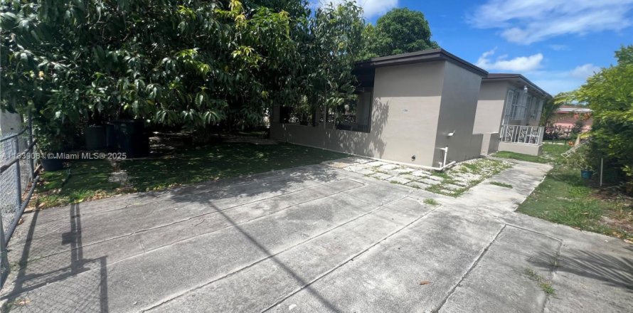 Casa en North Miami, Florida 3 dormitorios, 94.2 m2 № 1935670