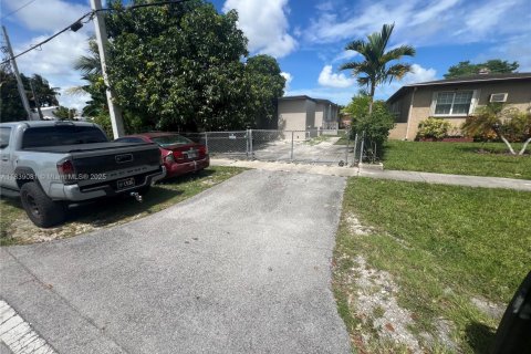 Villa ou maison à vendre à North Miami, Floride: 3 chambres, 94.2 m2 № 1935670 - photo 3