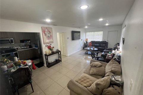 Villa ou maison à vendre à North Miami, Floride: 3 chambres, 94.2 m2 № 1935670 - photo 27