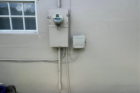 Villa ou maison à vendre à North Miami, Floride: 3 chambres, 94.2 m2 № 1935670 - photo 19