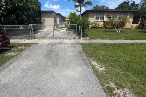 Villa ou maison à vendre à North Miami, Floride: 3 chambres, 94.2 m2 № 1935670 - photo 11