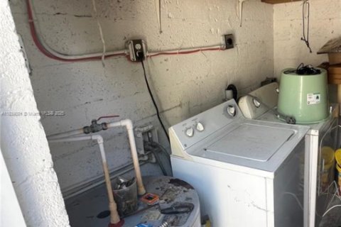 Villa ou maison à vendre à North Miami, Floride: 3 chambres, 94.2 m2 № 1935670 - photo 24