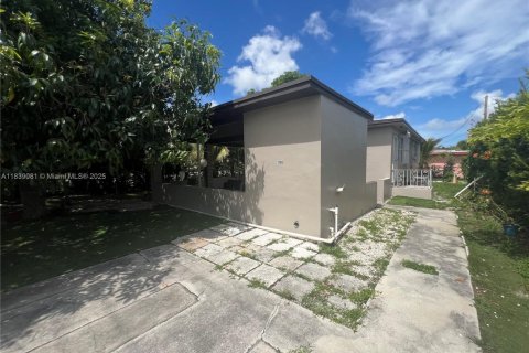 Villa ou maison à vendre à North Miami, Floride: 3 chambres, 94.2 m2 № 1935670 - photo 15