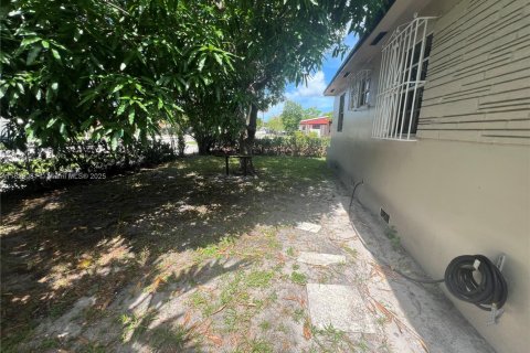 Villa ou maison à vendre à North Miami, Floride: 3 chambres, 94.2 m2 № 1935670 - photo 22