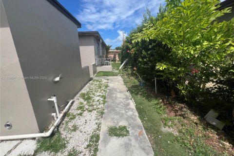 Villa ou maison à vendre à North Miami, Floride: 3 chambres, 94.2 m2 № 1935670 - photo 14