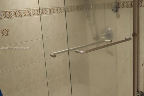 Снять в аренду кондоминиум в Халландейл-Бич, Флорида 2 спальни, 113.53м2, № 2086654 - фото 27