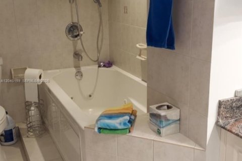Снять в аренду кондоминиум в Халландейл-Бич, Флорида 2 спальни, 113.53м2, № 2086654 - фото 26