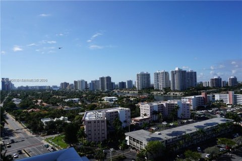 Снять в аренду кондоминиум в Халландейл-Бич, Флорида 2 спальни, 113.53м2, № 2086654 - фото 24